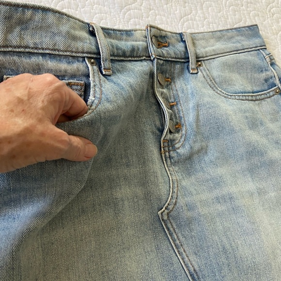 Old Navy Blue Denim Button Fly Mini Skirt Jean skirt, backyard bbq, vacation - Picture 6 of 11